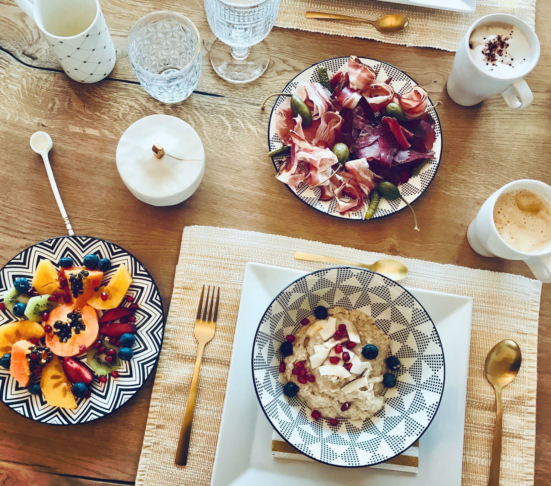 A breakfast table with food and drinks, used to illustrate refeeding after longer fasts